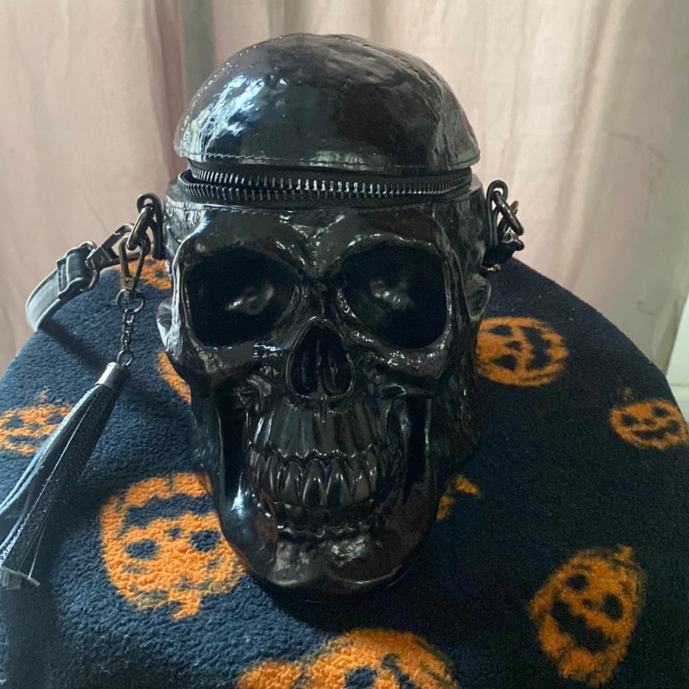 Skull head purse!